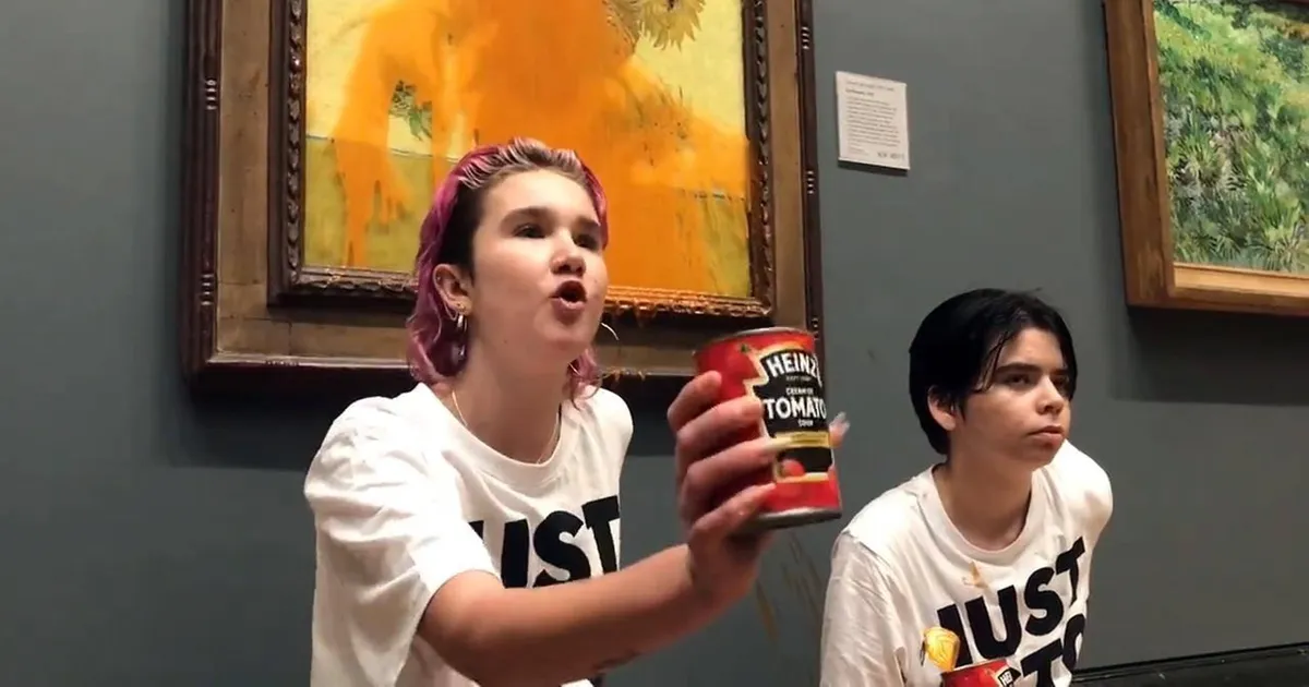 Ce îi așteaptă?  ⟩ Tinerii care au aruncat cu supă pe capodopera lui Van Gogh vor fi pedepsiți