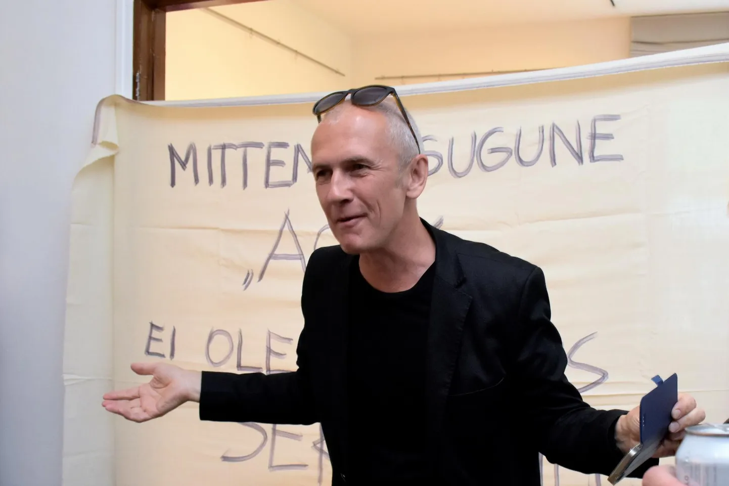 Marko Mäetamm “Pärnu kunstisuve” avamisel.