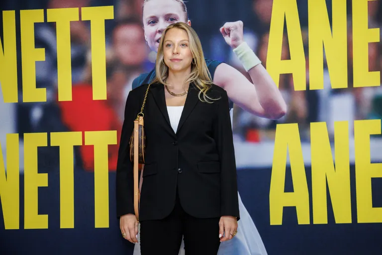 Naiste tennise endine maailma teine reket Anett Kontaveit endast rääkiva dokumentaalfilmi «Anett» esilinastusel septembris 2024.