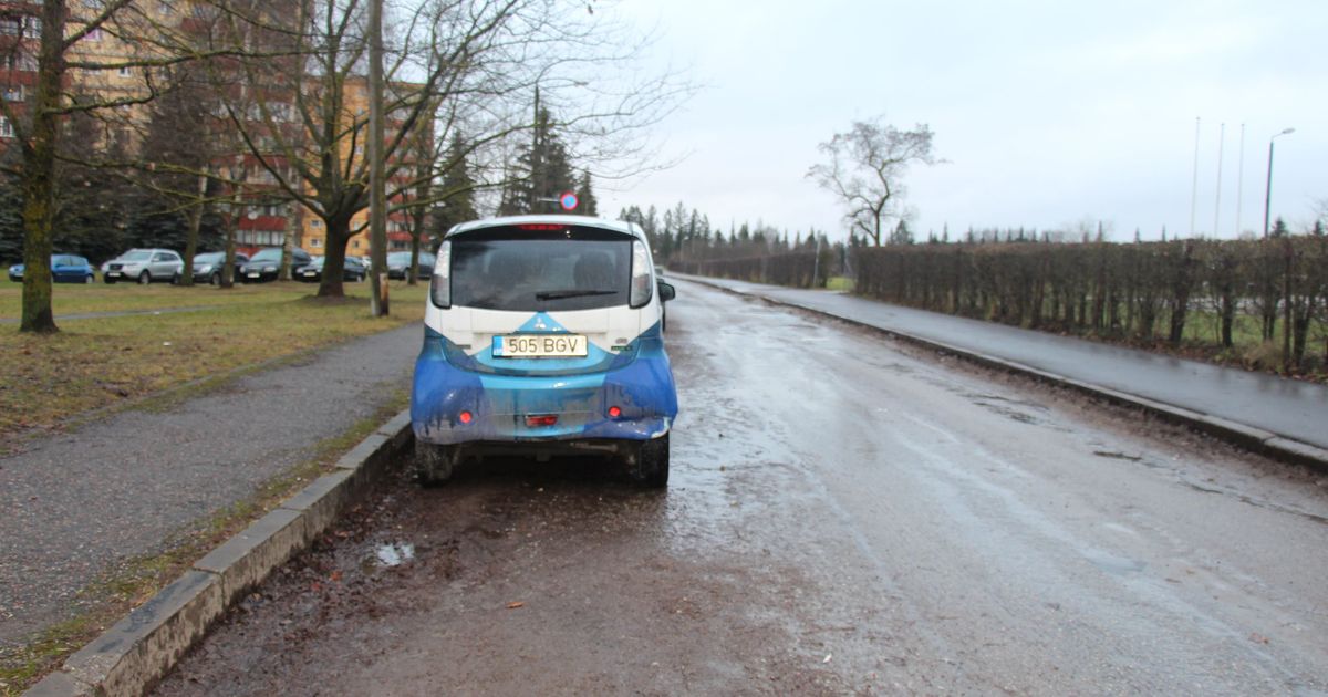 Врезался в припаркованную машину