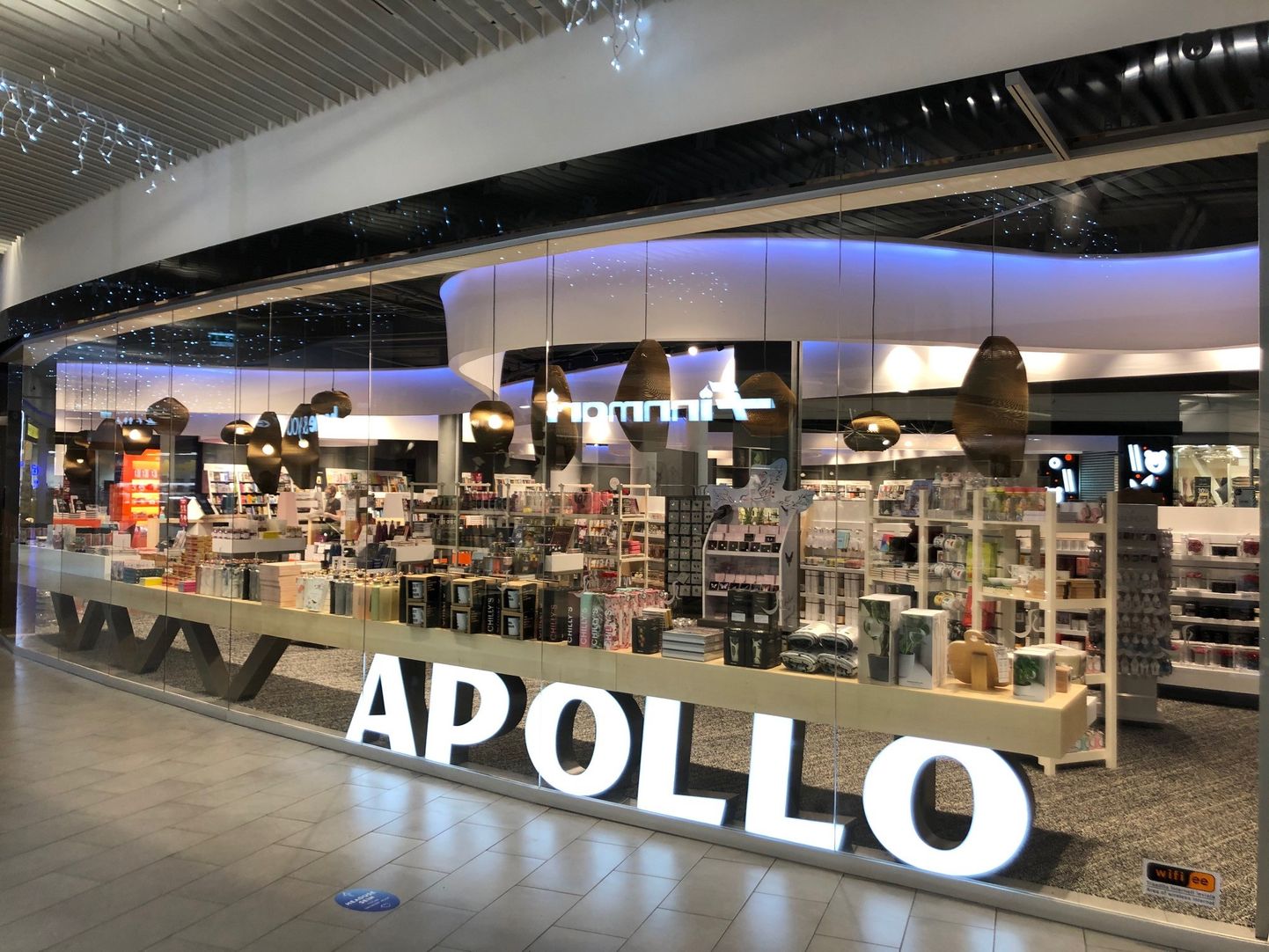 Rocca al Mares avati omanäoline Apollo raamatupood.