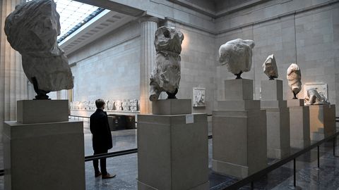 MONA LISA POOLITAMINE ⟩ Kreeka nõuab brittidelt Parthenoni marmorkujusid tagasi