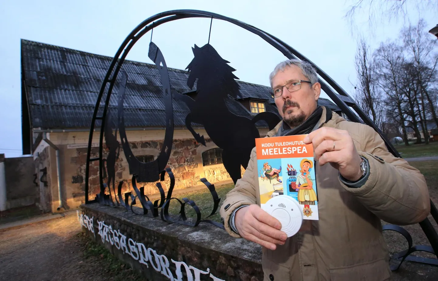 Ihaste seltsi juhatuse esimees Kalle Pilt on võtnud südameasjaks korraldada Ihaste linnaosas ulatuslik tuleohutuskampaania, mille käigus saavad soovijad lisaks teadmistele ka tasuta suitsuandurid.