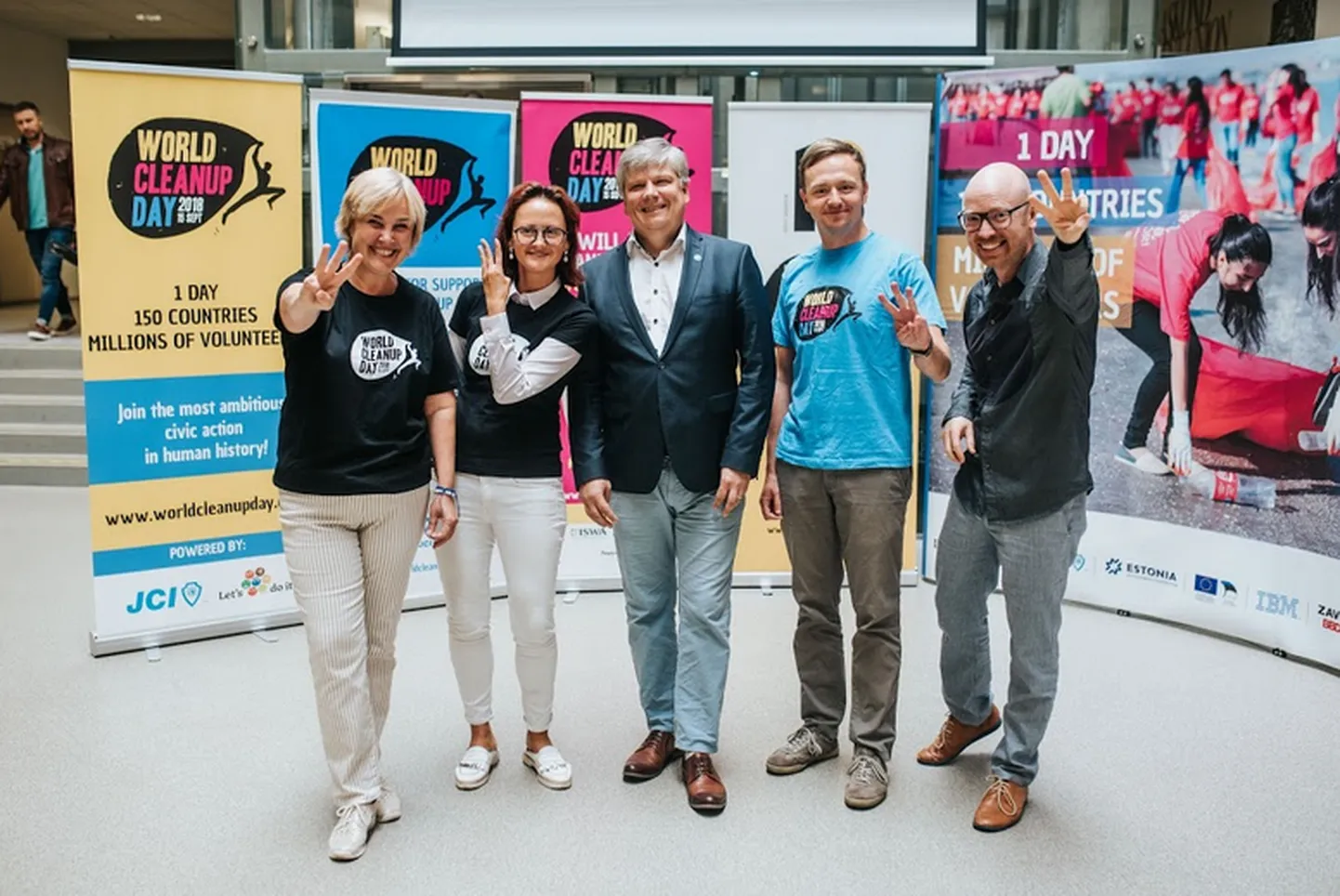 World Cleanup Day eestvedajad: Eva Truuverk, Tiina Urm, Siim Valmar Kiisler, Raimo Matvere ning Mart Normet.