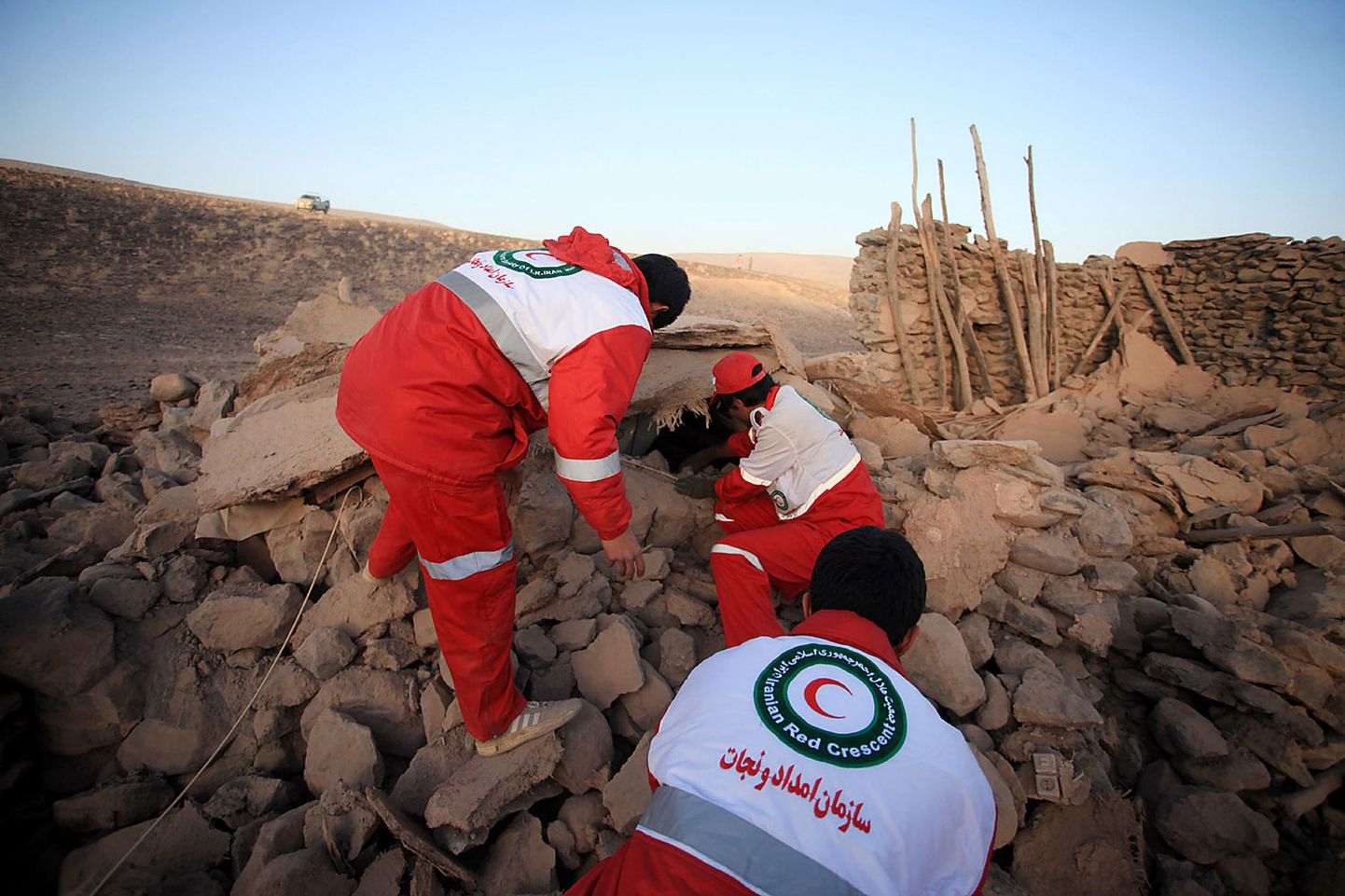 Novembris tabas Iraani lääneosa maavärin magnituudiga 7,2, milles sai surma üle 600 inimese.