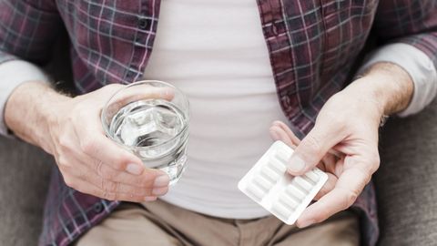 Ibuprofeeni ohtlikud koostoimed: milliste ainetega vältida