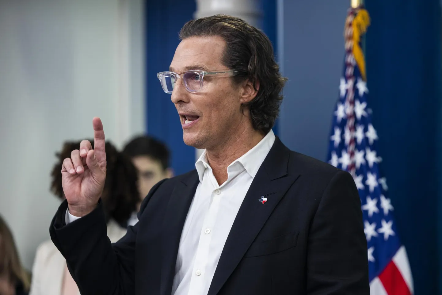 Näitleja Matthew McConaughey kõnelemas Valge Maja pressikonverentside ruumis 7. juunil 2022.