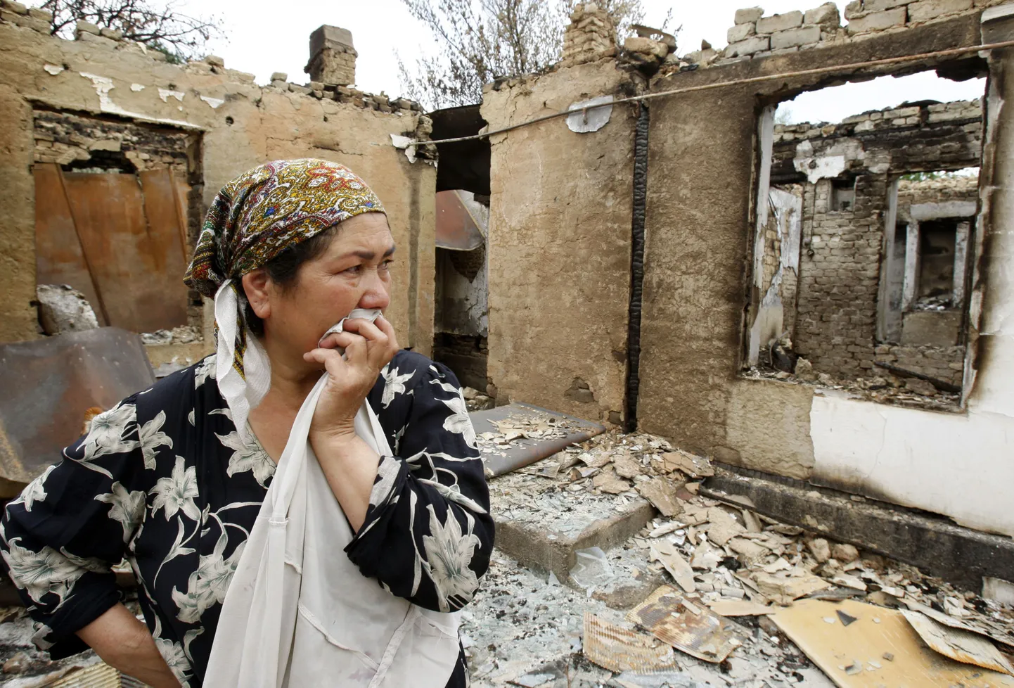 Usbeki naine on kodu juures Lõuna-Kõrgõzstanis Oši linnas.