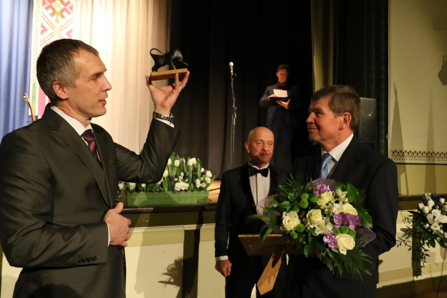 Väike-Maarja valalvanema Indrek Kesküla (vasakul) vastuvõtt.