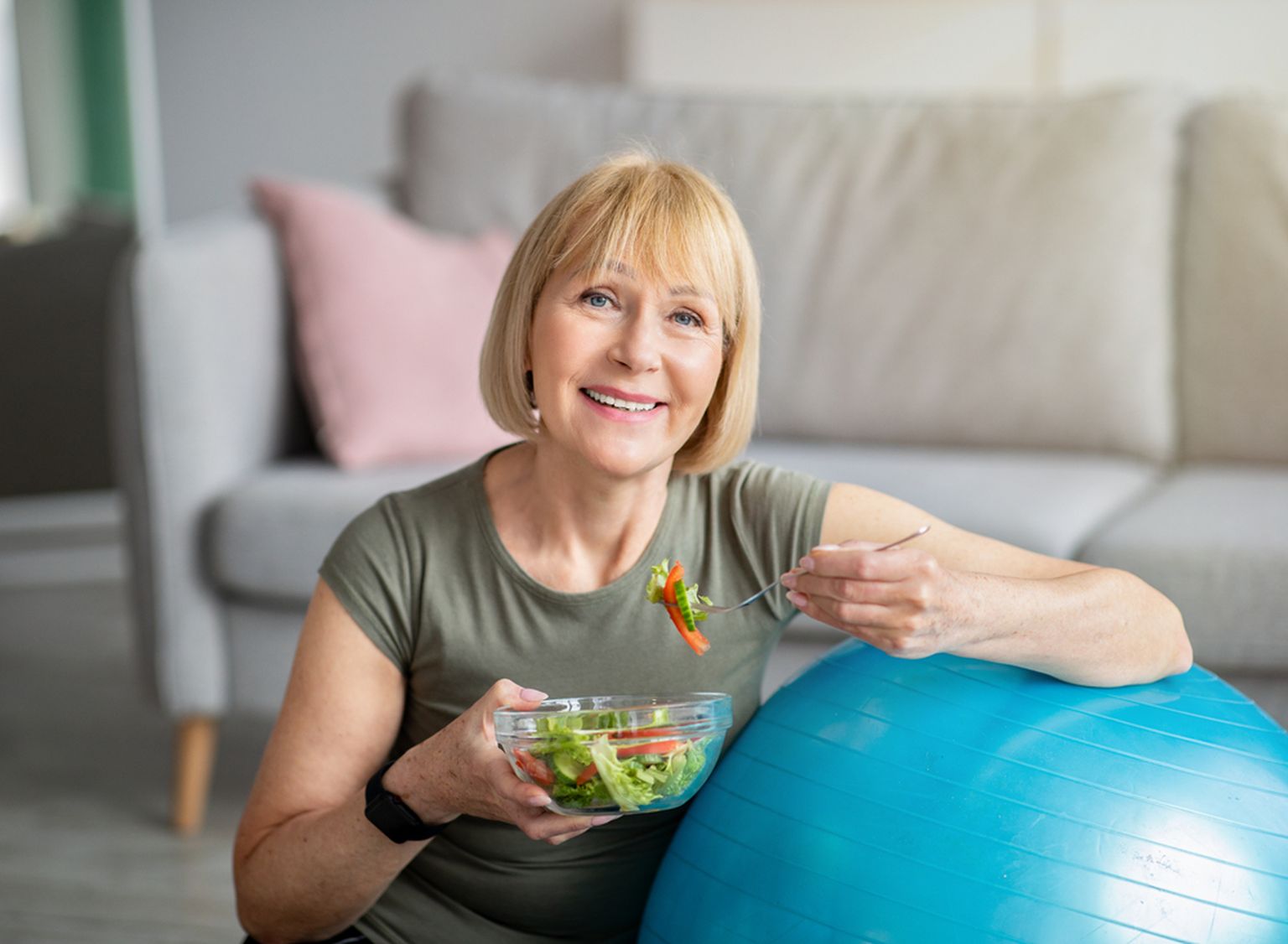 40ndates ja 50ndates aastates, kui me läheneme menopausile, väheneb östrogeenitase organismis. Kuna östrogeenil on oluline roll keharasva reguleerimisel, on kaalutõus eriti tavaline pärast menopausi.