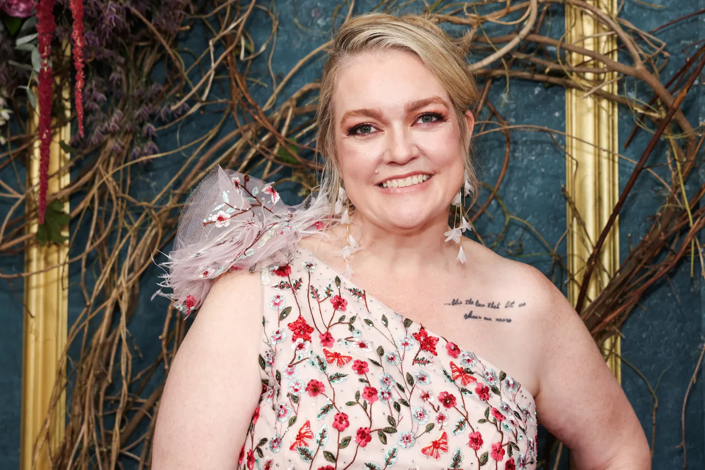Kirjanik Colleen Hoover.