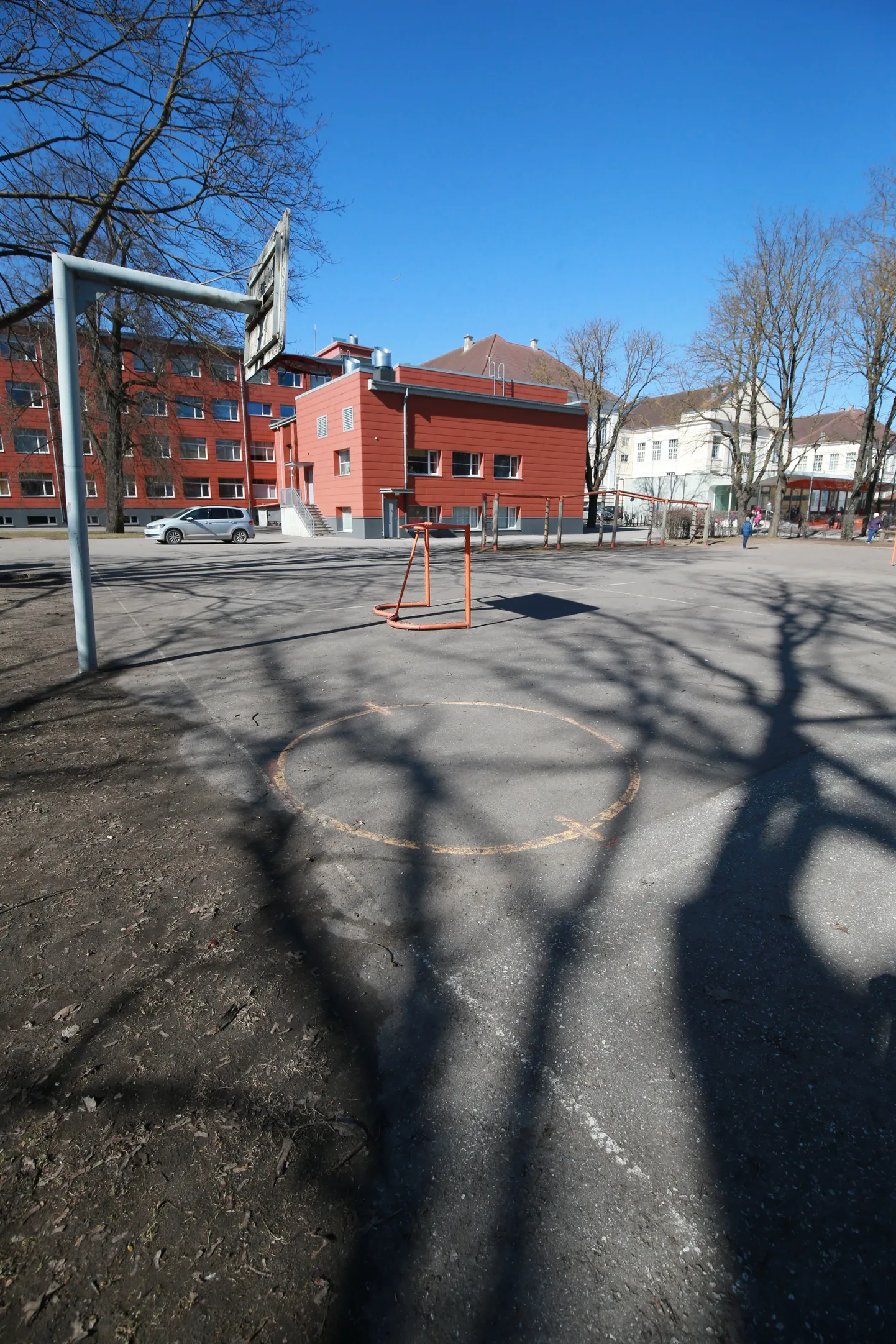 Põhikoolipoolne palliplats saab uue ilme, selle Kastani tänava poolsesse serva rajatakse aga väliõppeklass.