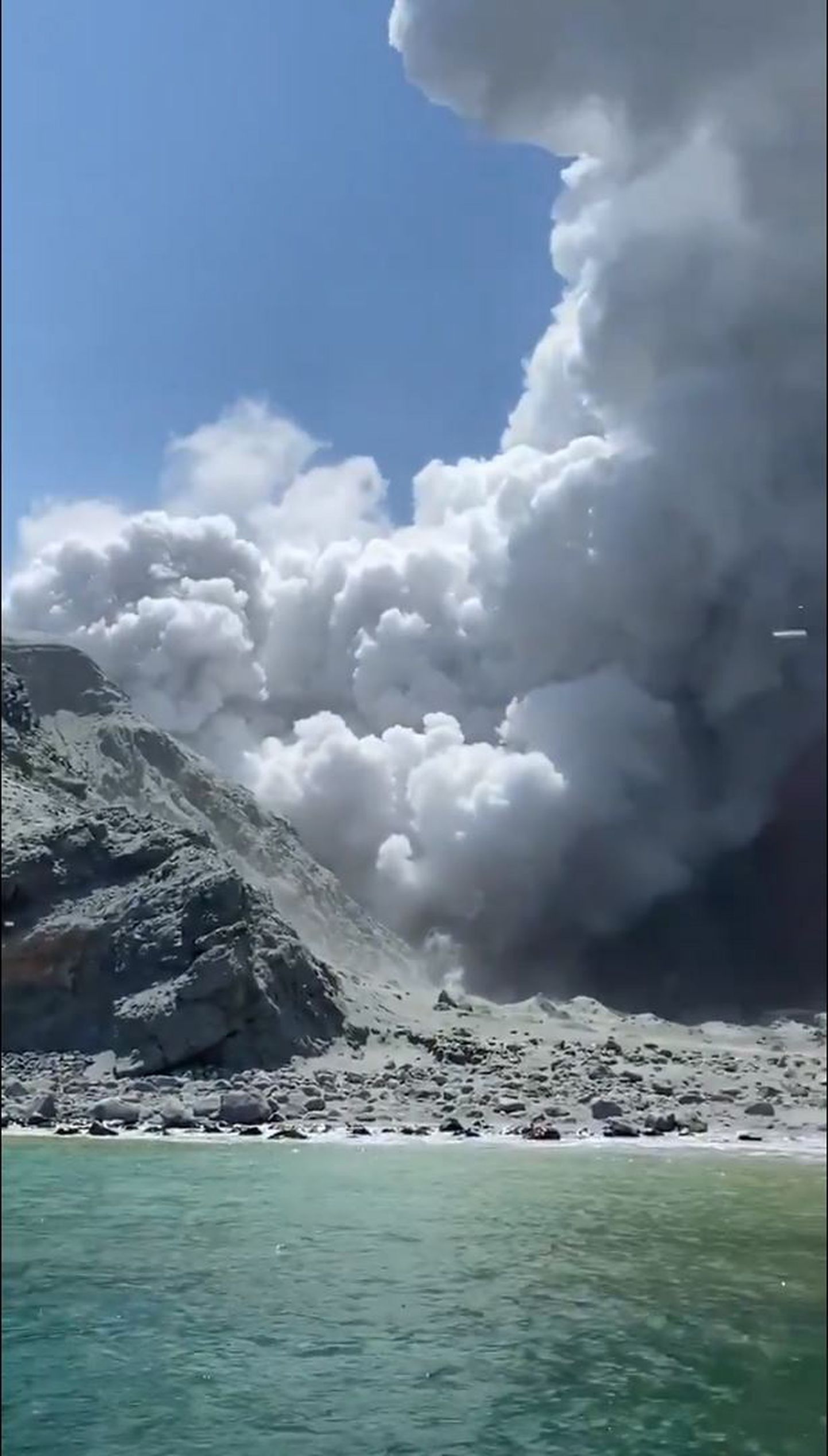 Извержение вулкана в Новой Зеландии.