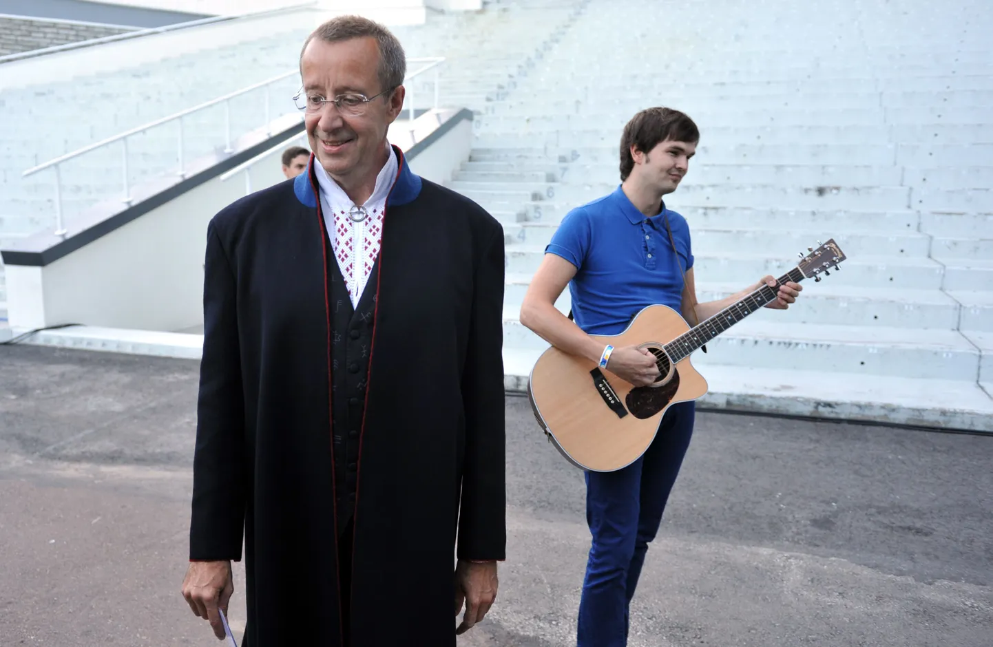 Vabaduse laul
President Toomas Hendrik Ilves lava taga kõneks ette valmistumas