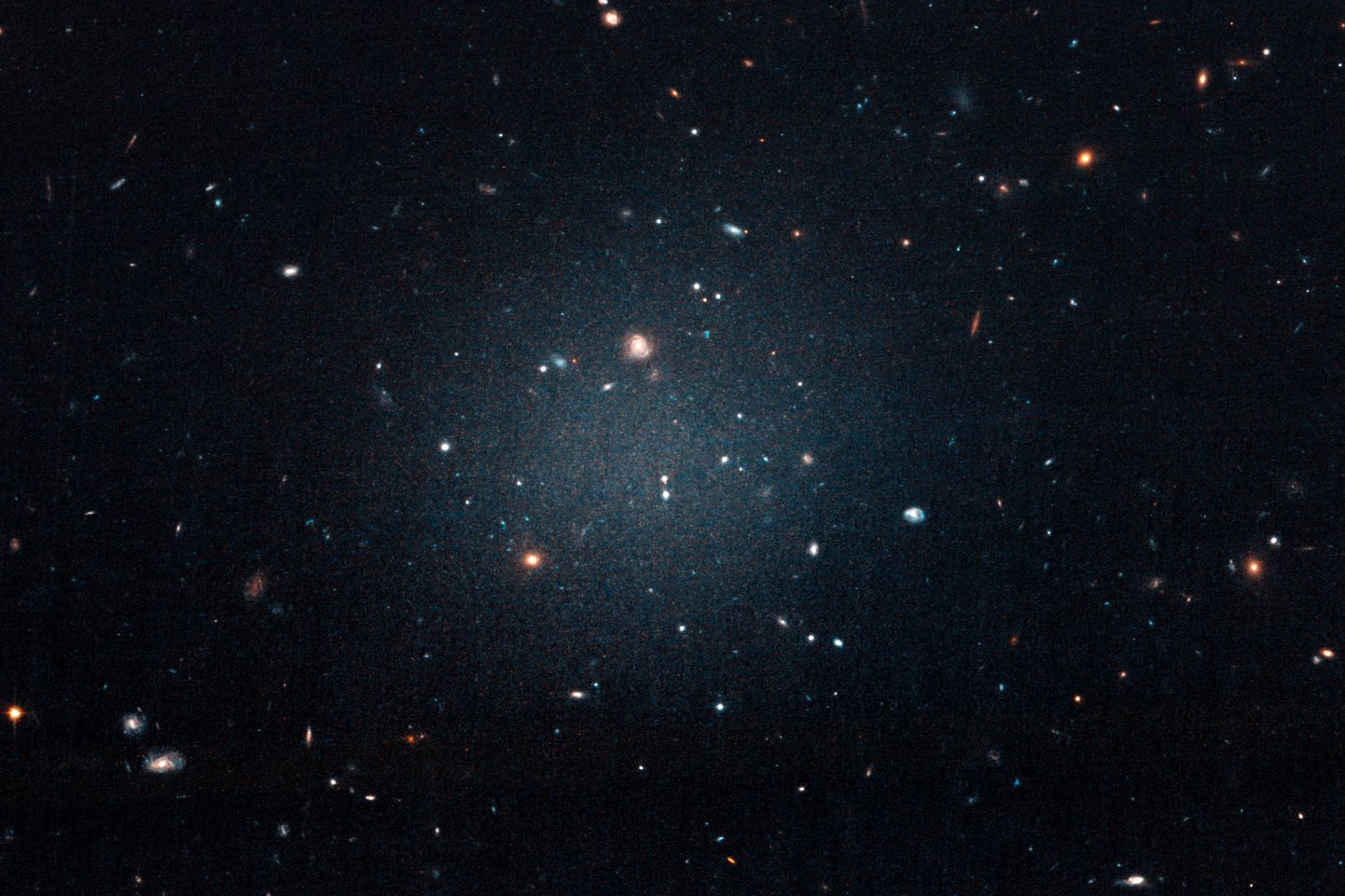 Pirmā atklātā galaktika, kurā trūkst tumšās matērijas.