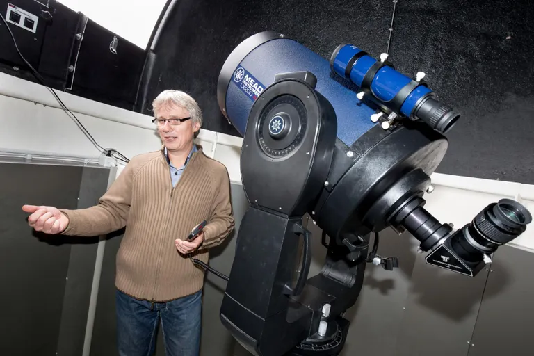 Aarne Paul Pernova planetaariumis.
