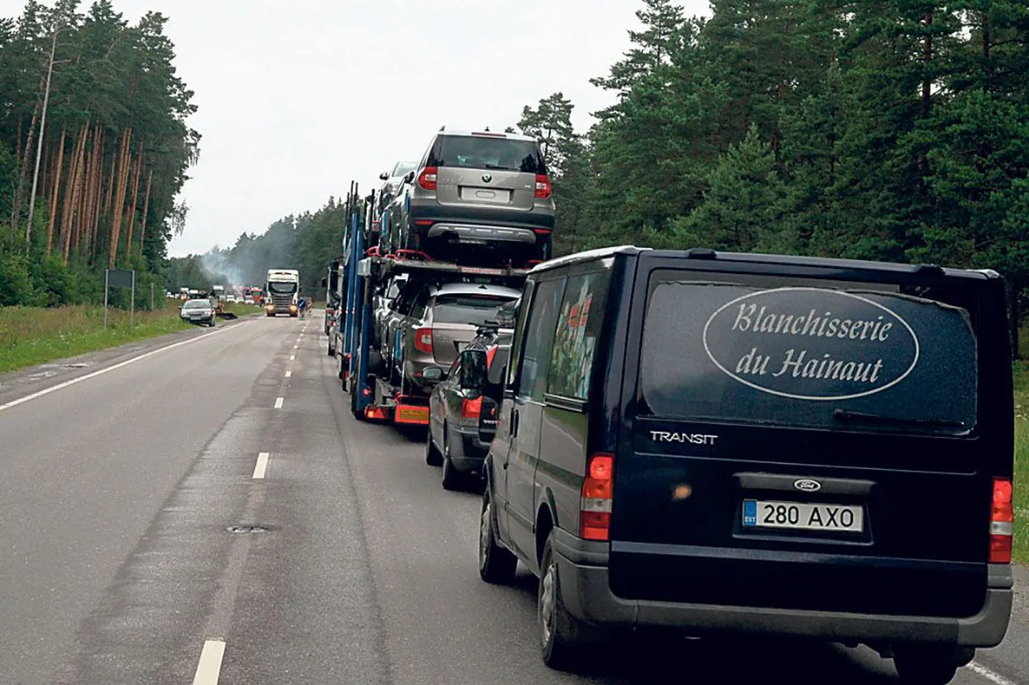 Pärnusse suundujatel ja linnast Riia poole sõitjatel tuleb linna piiri ja Uulu vahel ligi kaheksal kilomeetril tehtava teeremondi ajal varuda kannatust ja aega.