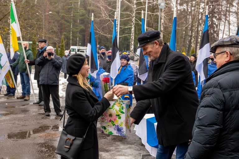 Eesti Vabariigi 103. aastapäeva tähistamine lipuhommikuga Paikusel.