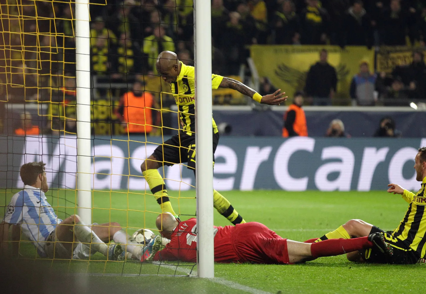 Felipe Santana lõi kohtumise üleajal Dortmundi võiduvärava