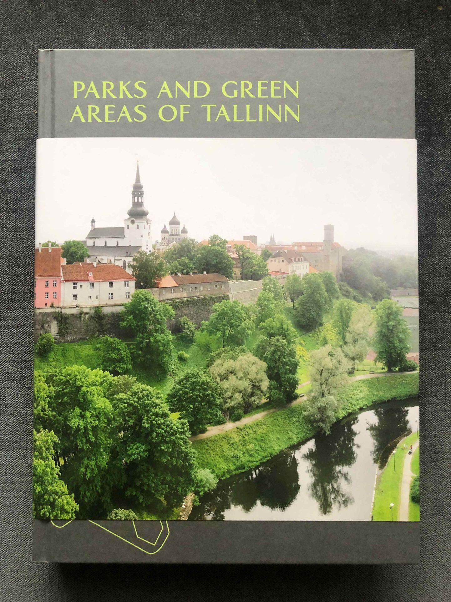 Raamat «Parks and Green Areas of Tallinn».