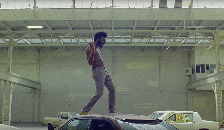 Kaader Childish Gambino muusikavideost «This is America»