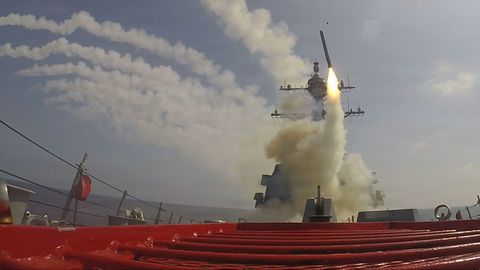 WSJ ⟩ USA kaitsefirmad tormavad raketitootmist tõhustama. Hilja juba