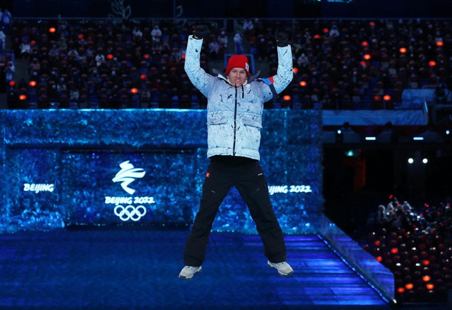 Mullu Pekingis kolmekordseks olümpiavõitjaks tulnud Aleksandr Bolšunov osales veidi hiljem Moskvas Lužniki staadionil korraldatud Ukraina sõda toetanud massiüritusel, kandes seal jopet, mille rinnal oli Vene agressiooni sümboliks saanud Z-täht.
