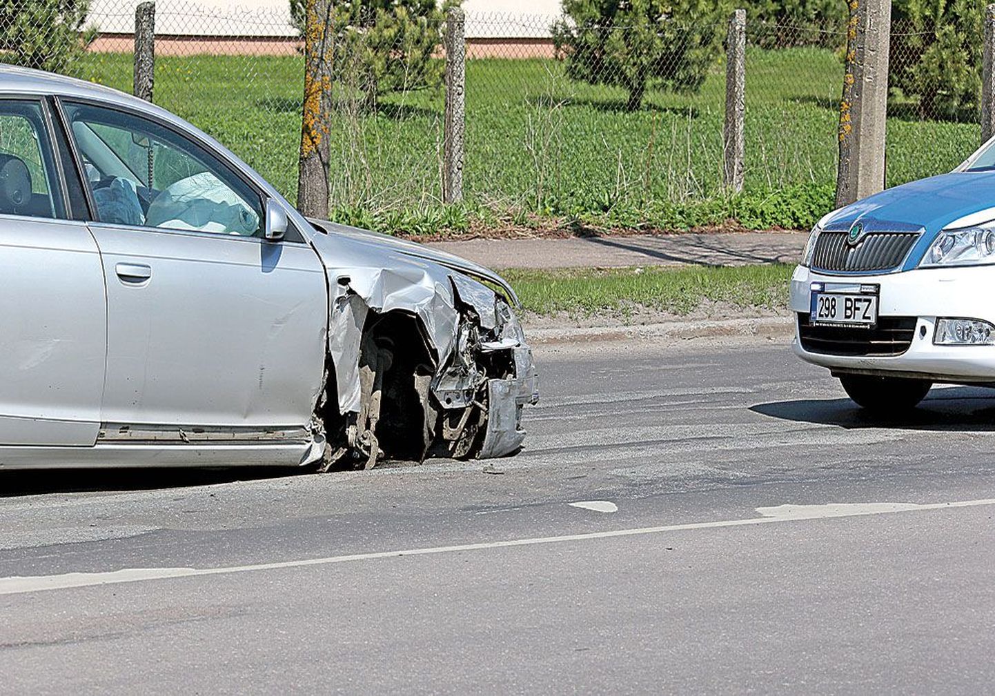 Вчера на улице Пунане в Таллинне произошла авария. Виновник — водитель 1983 г.р., лишенный водительских прав.