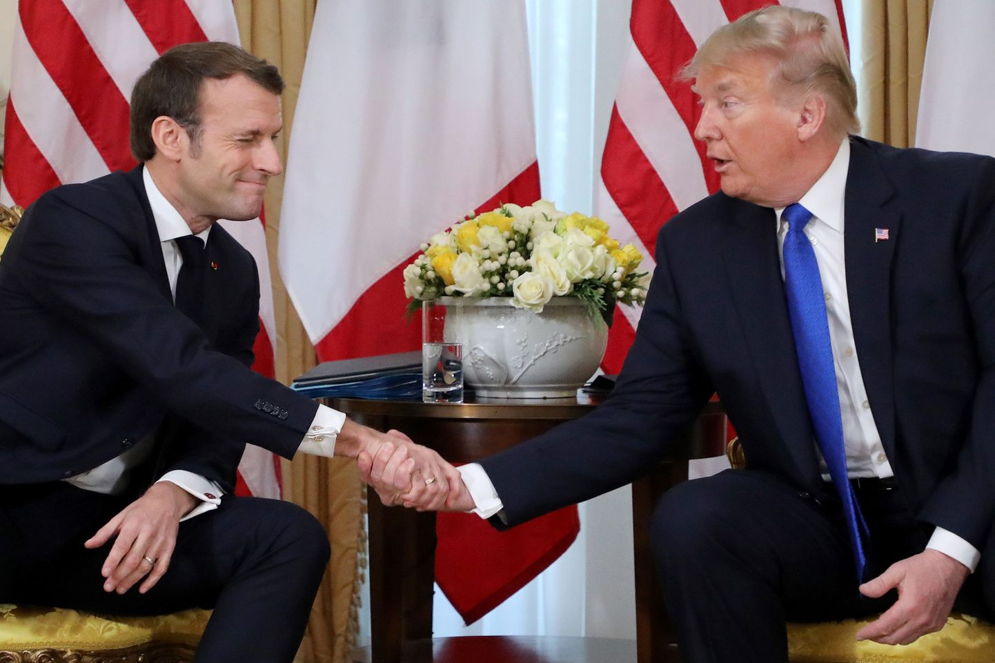 Prantsuse president Emmanuel Macron (vasakul) teisipäeval Londonis NATO liidrite kohtumise kõrvalt peetud kohtumisel USA presidendi Donald Trumpiga.