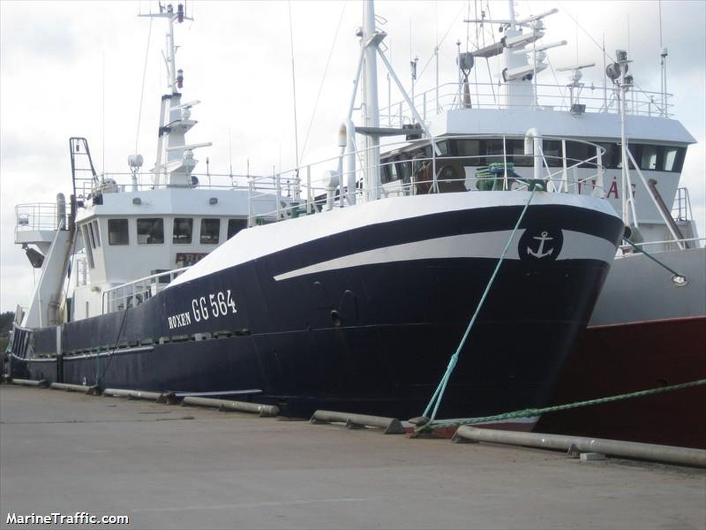 Soome lipu all sõitev kalalaev Roxen kuulub Haapsalu firmale Morobell. Venemaa võimud pidasid laeva 2019. aasta 10. mail Kaliningradi lähedal kinni, kahtlustatuna ebaseaduslikus kalapüügis Venemaa majandusvööndis.