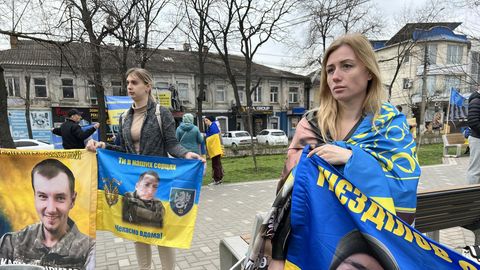 FOTOD ⟩ Lootus, ootus ja valu Mõkolajivi puiesteel