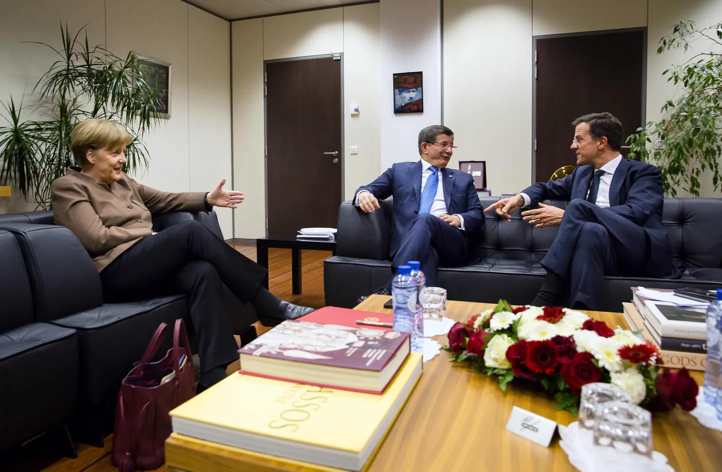 Saksa kantsler Angela Merkel,Türgi peaminister Ahmet Davutoğlu ja Hollandi peaminister Mark Rutte Brüsselis