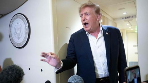 «Tahan teid õnnelikuks teha»: Trump pani ajakirjanikud presidendilennukis kuulama oma lemmikmuusikat