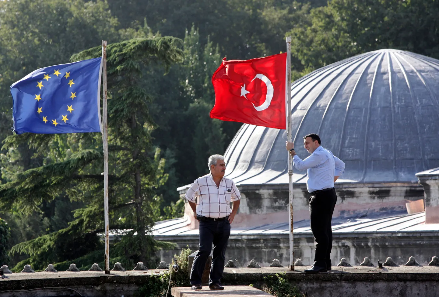 Euroopa Liidu ja Türgi lipp lehvimas Istanbulis. Foto on illustratiivne.