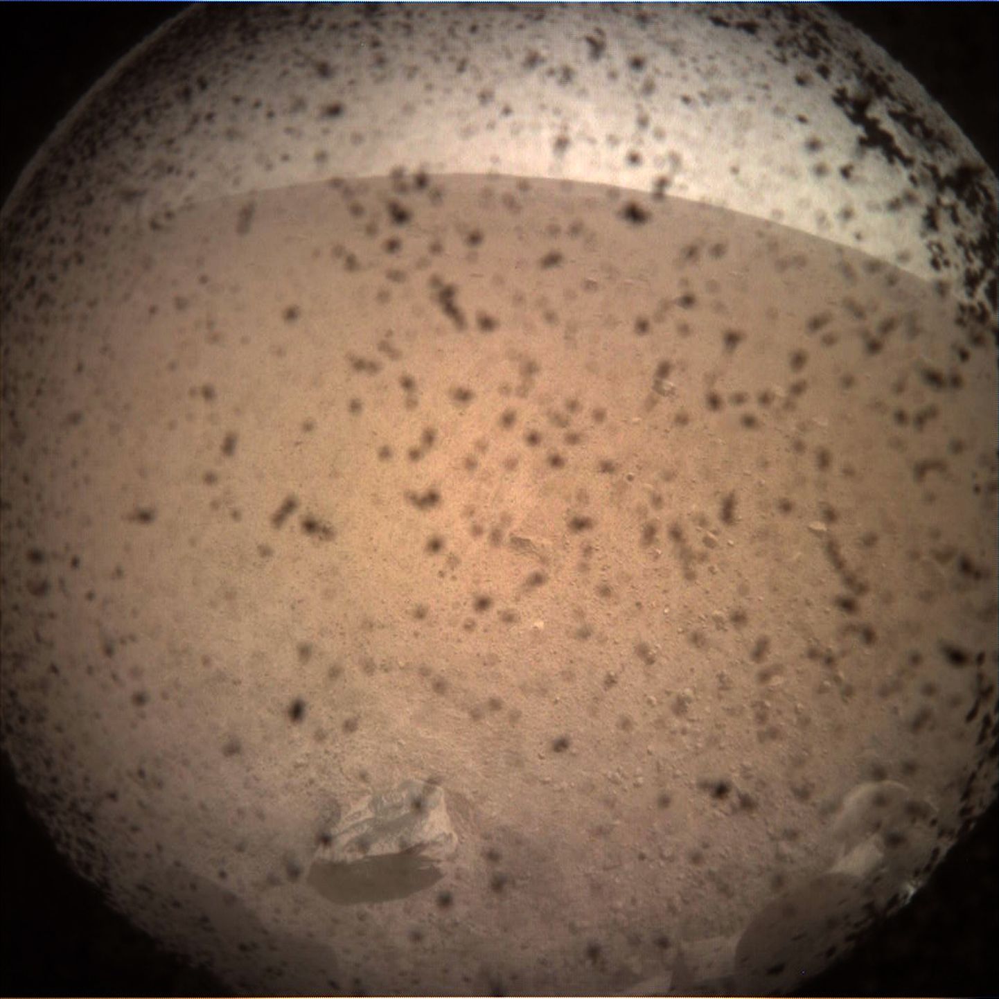 NASA InSight maanduri foto Marsi pinnast