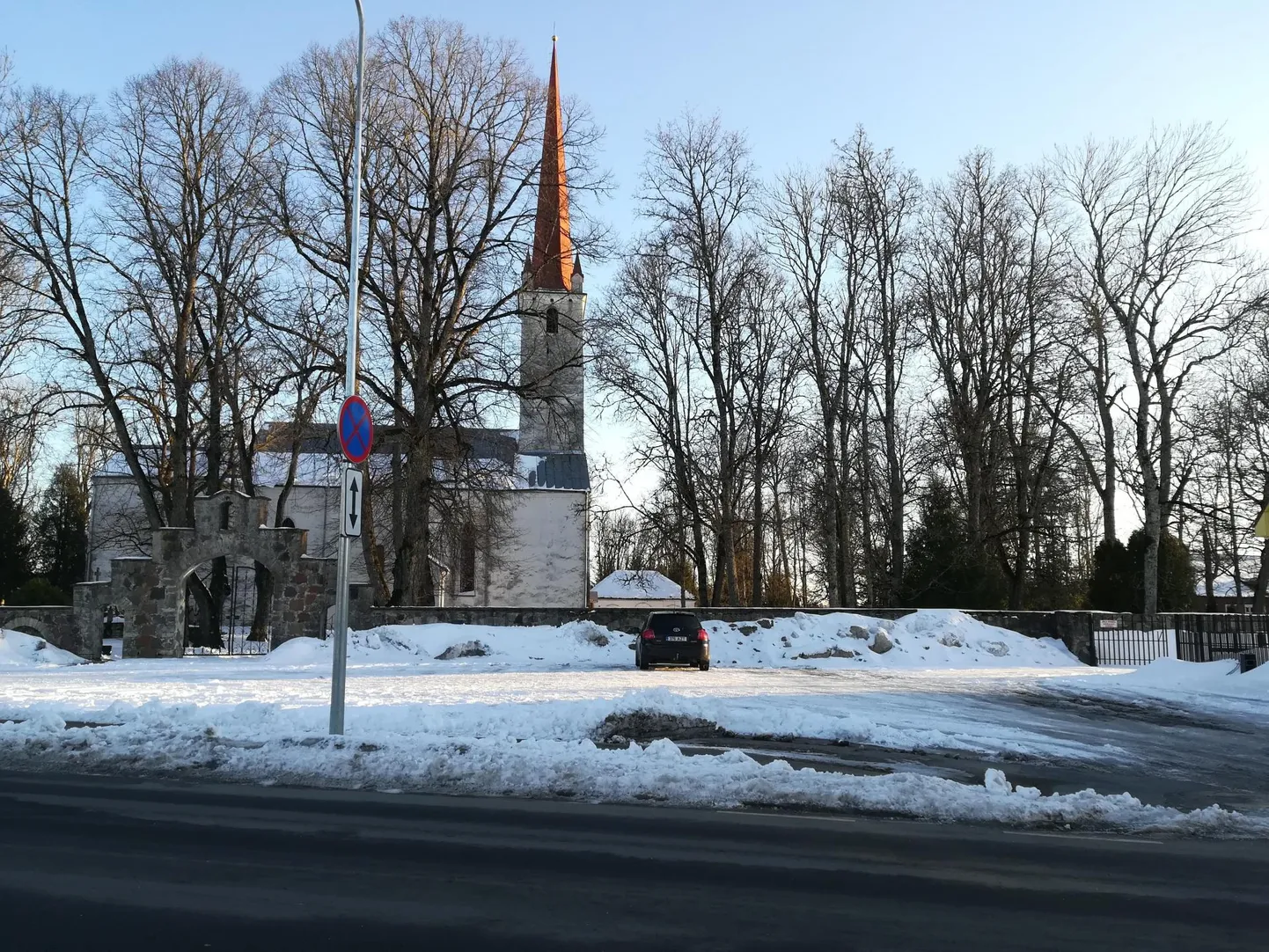 Veebruari viimasel nädalavahetusel oli sündmuste keskpunktis Ambla kiriku juures asuv parkla, kus omanikku pidi vahetama viis kilogrammi kokaiini.