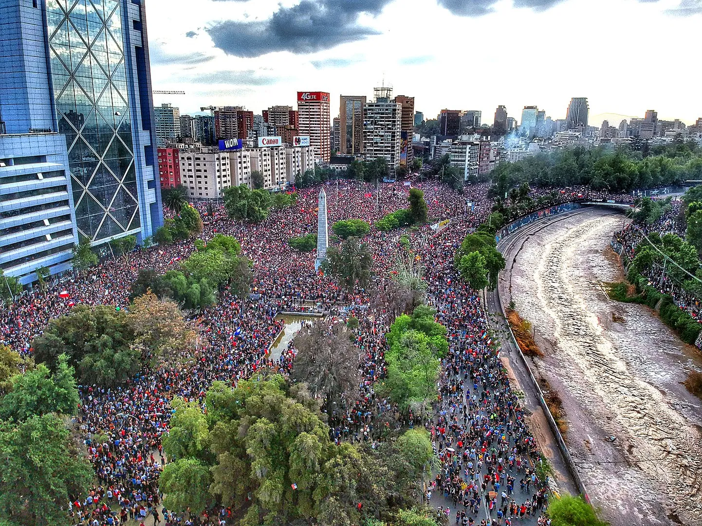 Plaza Baquedano Santiago de Chiles meeleavalduse ajal.