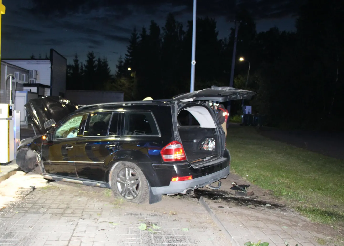 Водитель в состоянии алкогольного опьянения устроил аварию на заправке Olerex.
