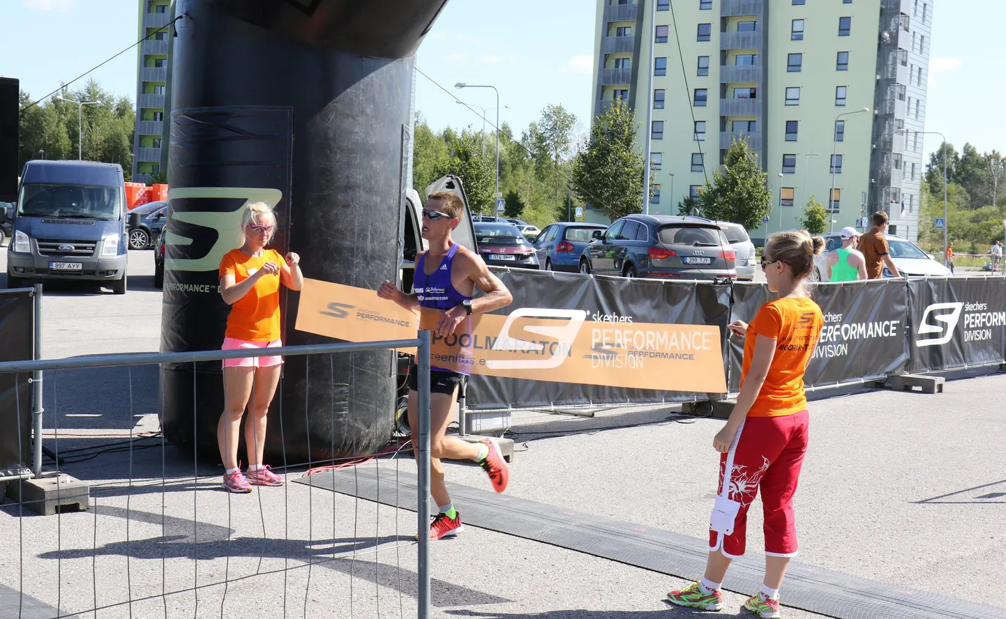 Varasemalt on Tartus korraldanud Skechers suvejooksu. Pildil selle finiš A. Le Coqi spordimaja ees.