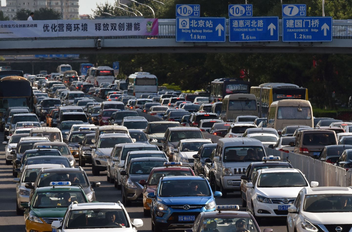 Hiina on plaaninud diiselautode keelustamist, et elektriautodele ruumi teha.