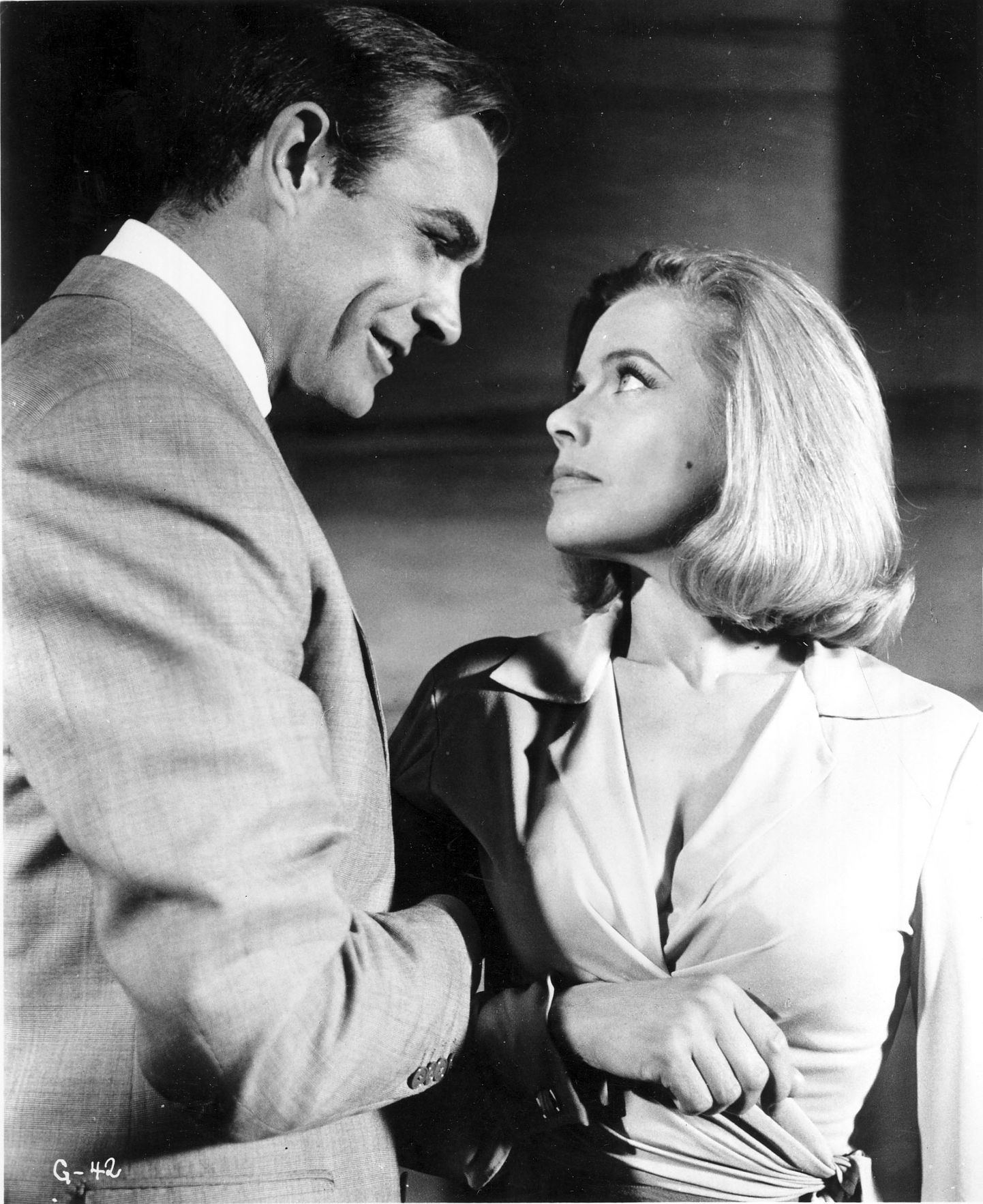 Sean Connery ja Honor Blackman Bondi-filmis «Kuldsõrm» («Goldfinger», 1964).