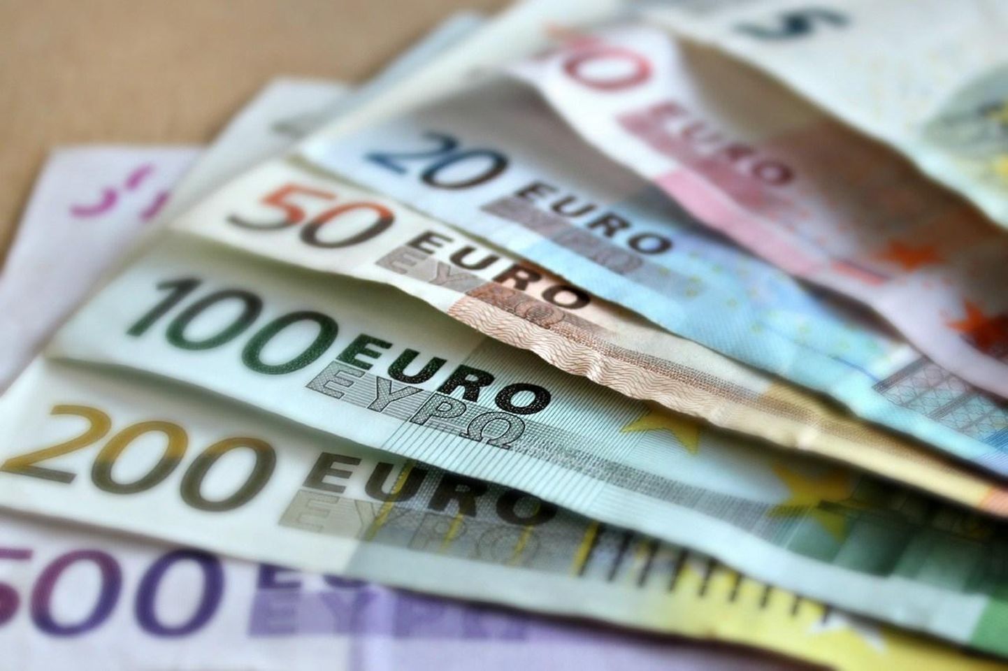 Eesti võtab 120 miljonit laenu.