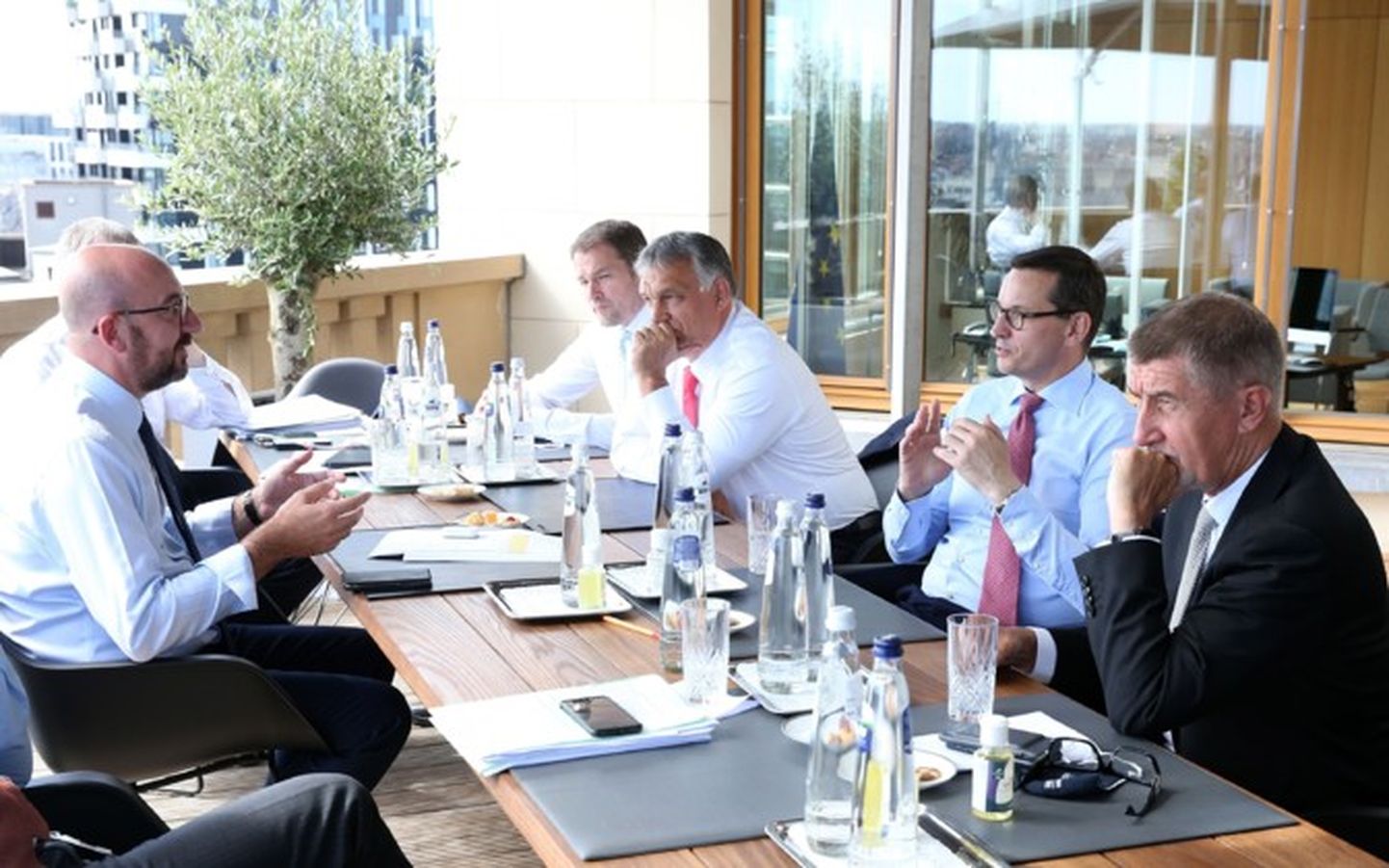 Charles Michel (vasakul) kohtumas (paremalt) Tšehhi peaministri Andrej Babisi, Poola peaministri Mateusz Morawiecki, Ungari peaministri Viktor Orbani ja Slovakkia peaministri Peter Pellegriniga.