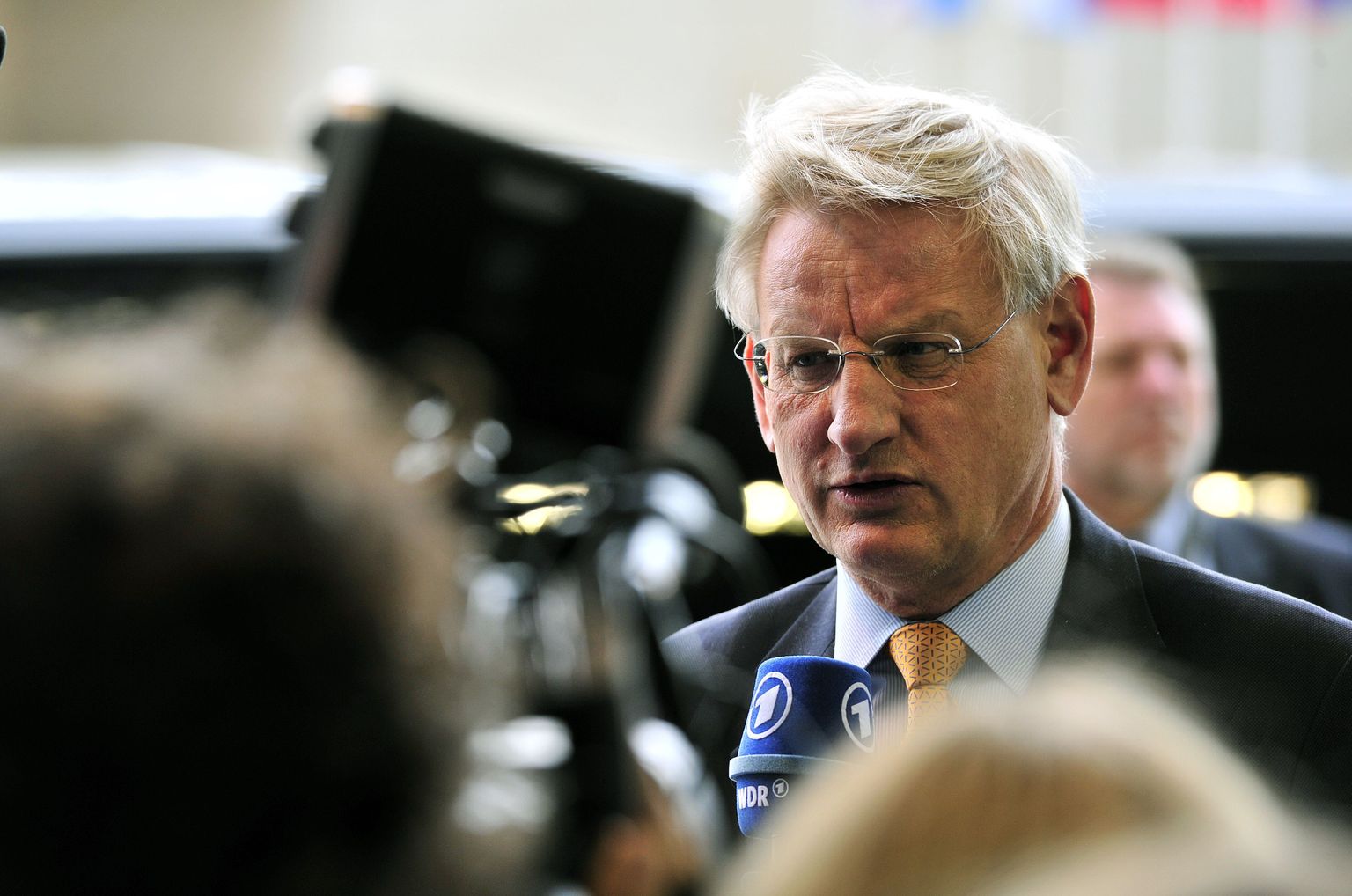 Rootsi välisminister Carl Bildt täna Kirchbergeri konverentsikeskuse juures  Luxembourg'is.
