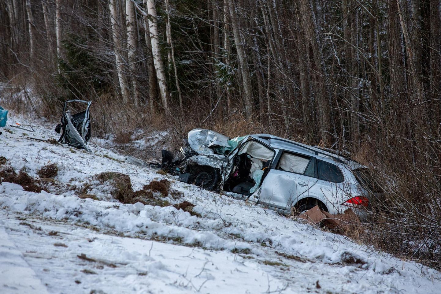 Õnnetuses hukkus Volkswagenit juhtinud 74aastane mees.