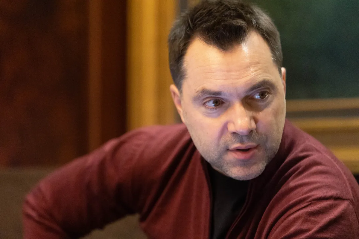Oleksi Arestovõtš Kiievis Postimehele intervjuud andmas.