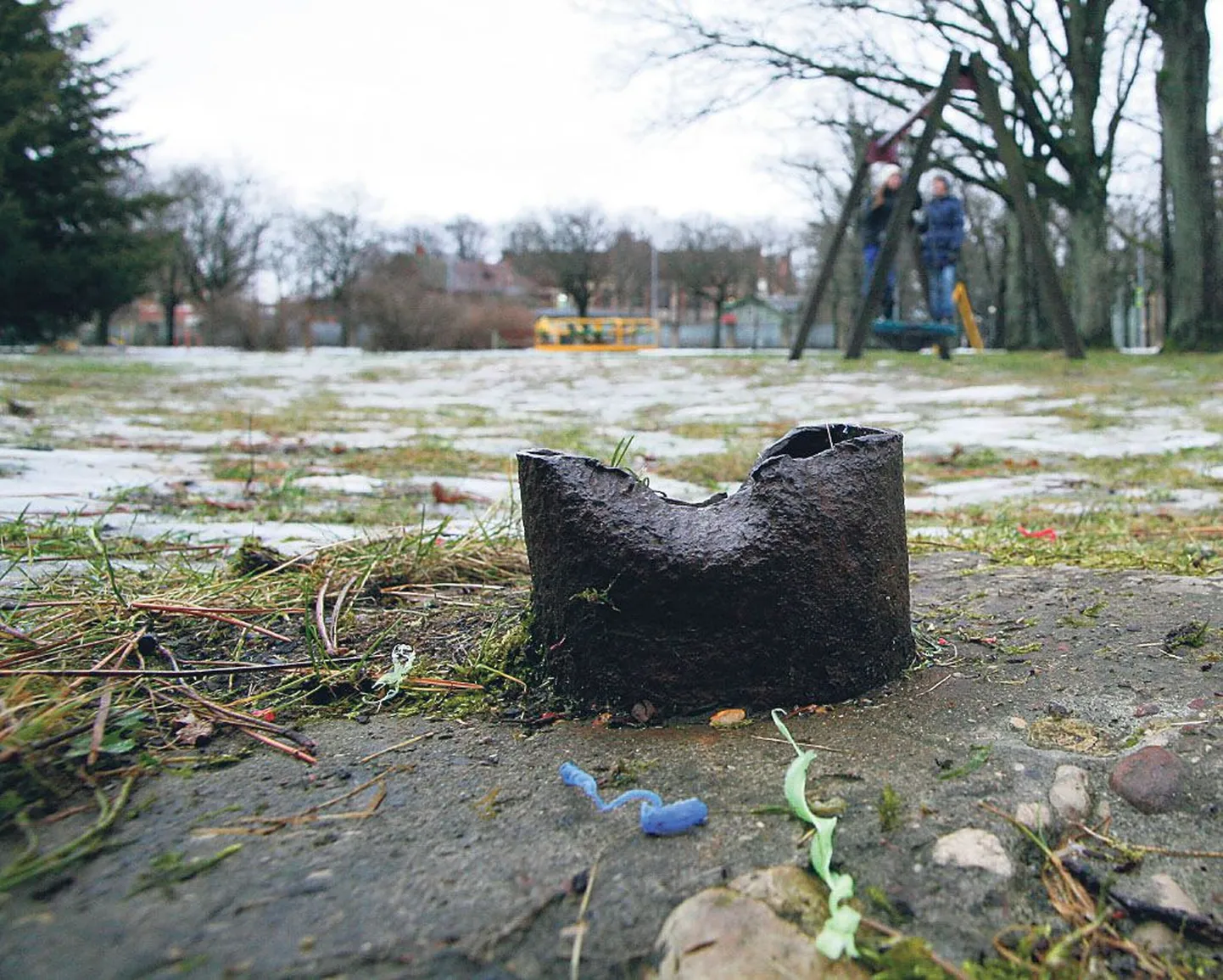 Linnavalitsus lubas eemaldada torujupi, mille otsas vigastas end Munamäel kelgutanud poiss.