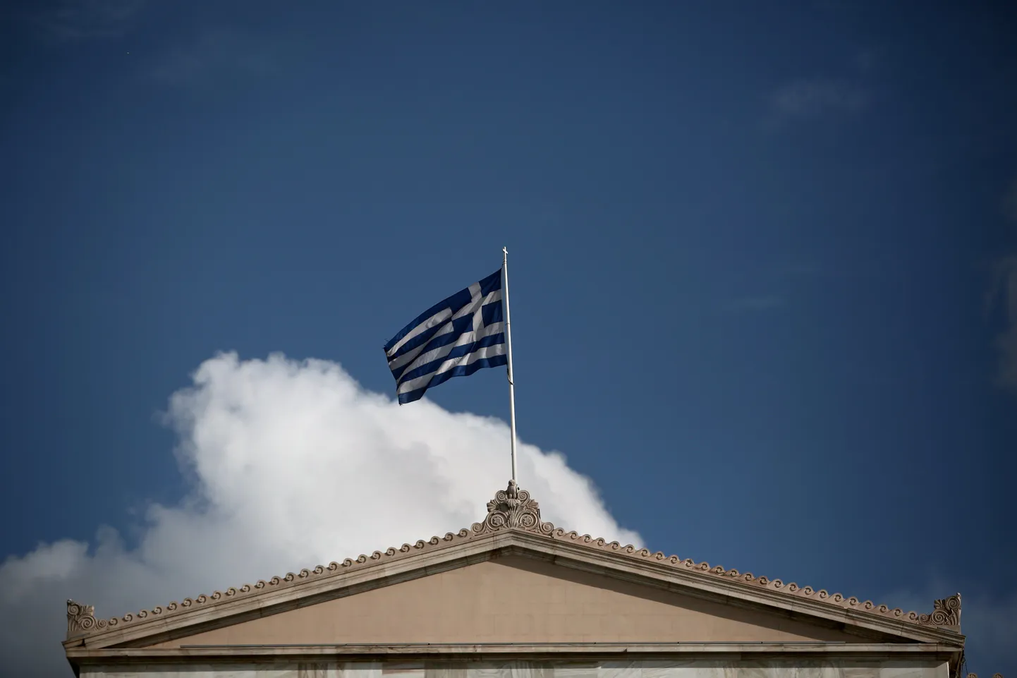 Kreeka lipp parlamendihoonel Ateenas.