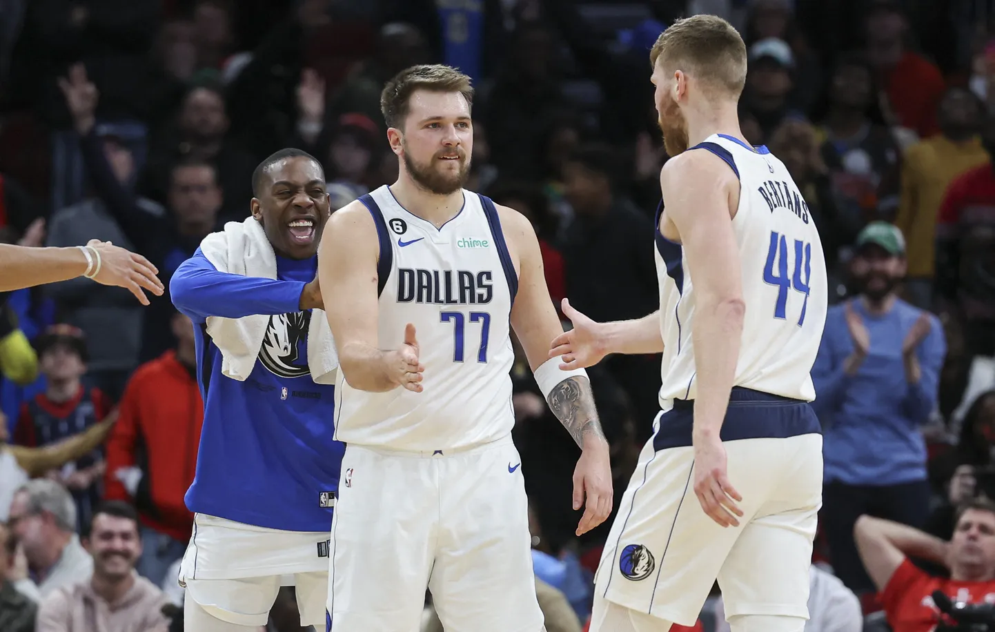 Luka Dončičs un Dāvis Bertāns.