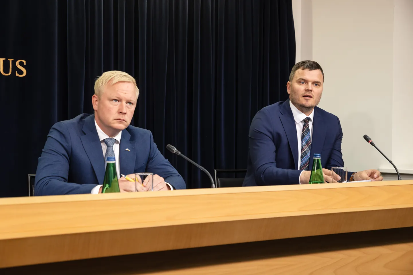 Rahandusminister Mart Võrklaev valitsuse pressikonverentsil.